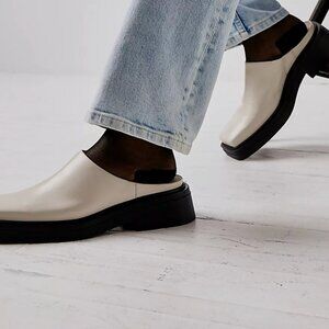 Vagabond Shoemakers Eyra Mules in white leather